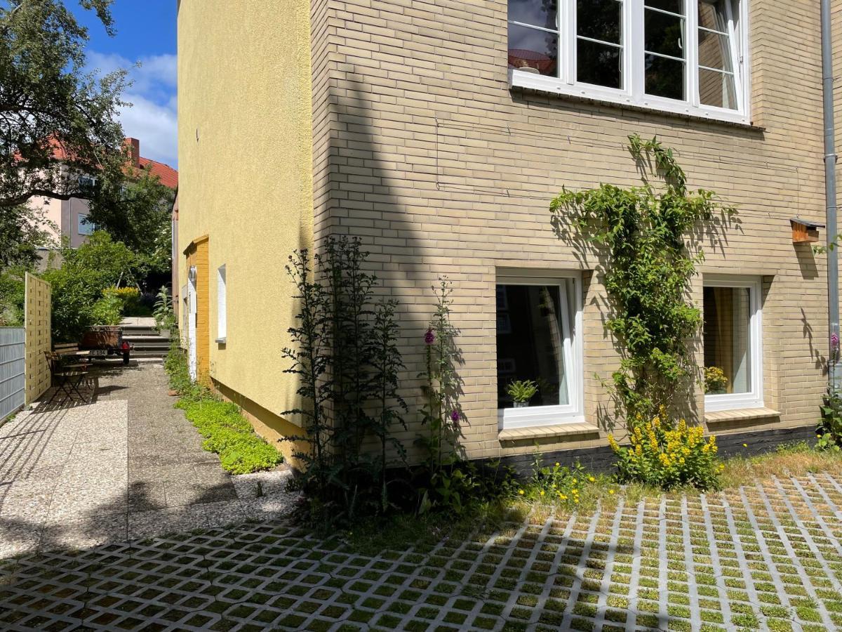 Gemütliche sanierte 1 Zimmer Wohnung mit privatem Parkplatz im Zentrum Kiel Exterior foto